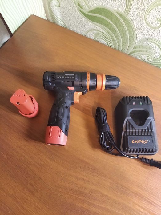Продам шуруповерт Дніпро-М 12 вольт