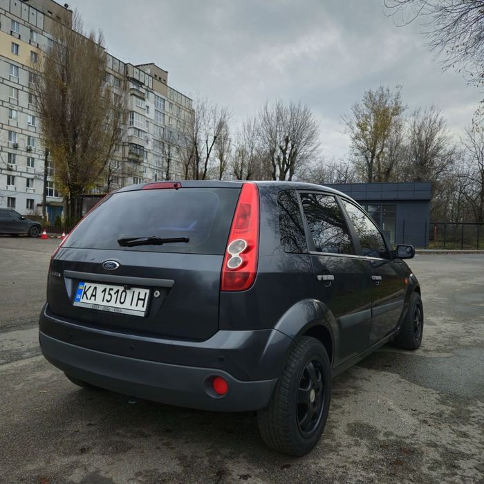 Продам Ford Fiesta в отличном состоянии.