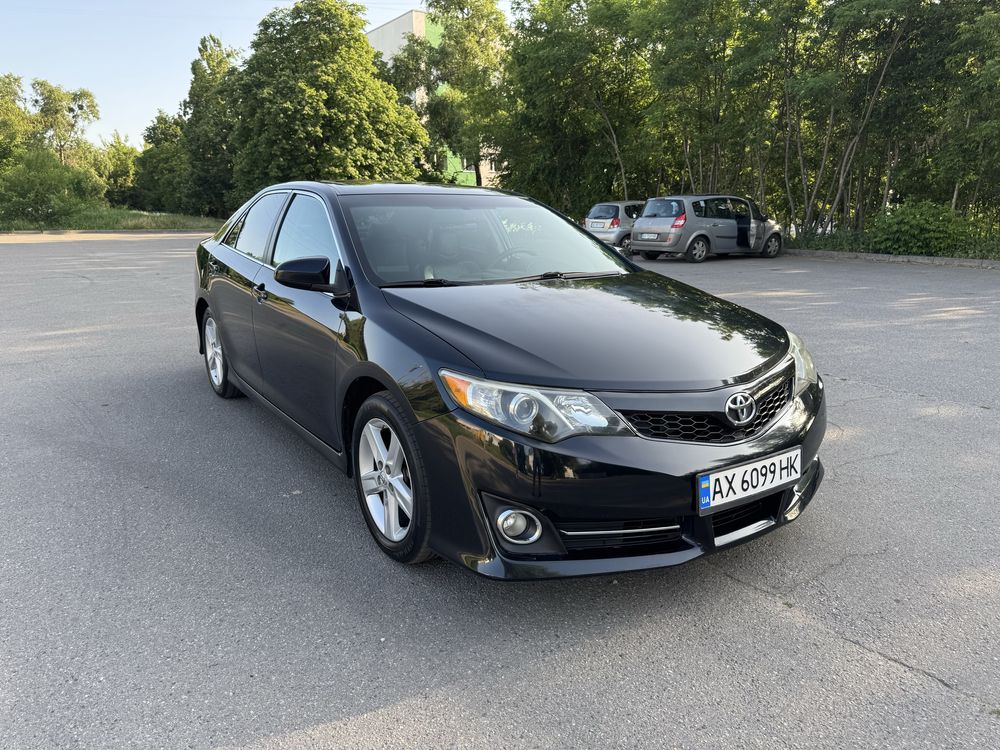 Продам TOYOTA Camry 2012 року
