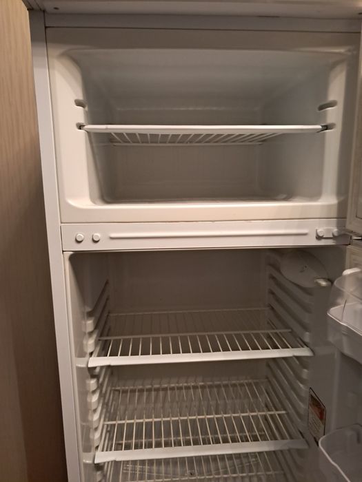 Холодильник Indesit