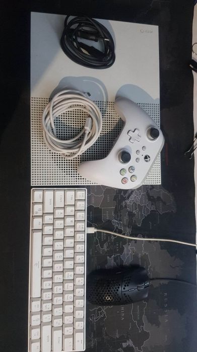 konsola XBOX ONE S + zasilacze + pad + klawiatura + myszka