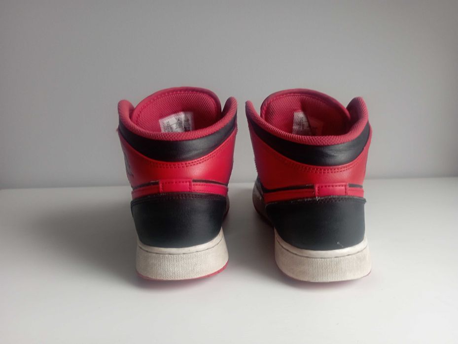 Buty oryginalne Air Jordan 1 MID (GS) rozmiar 40 do koszykówki