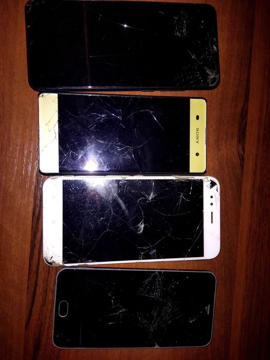 Телефони на запчастини