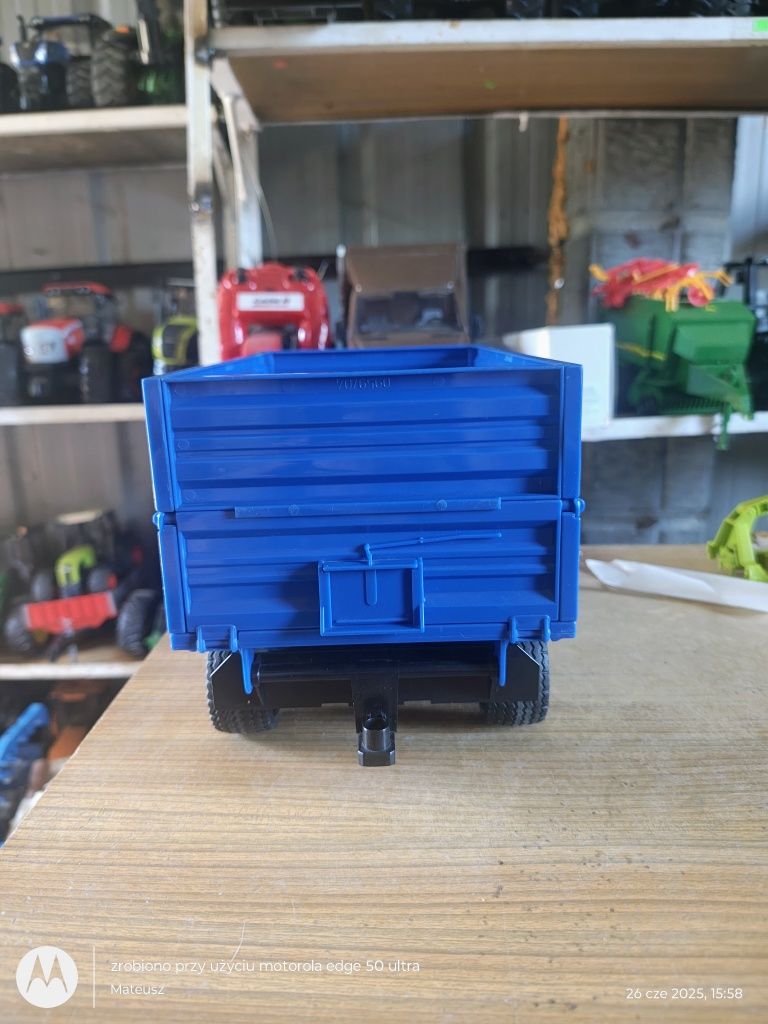 Bruder przyczepa New Holland