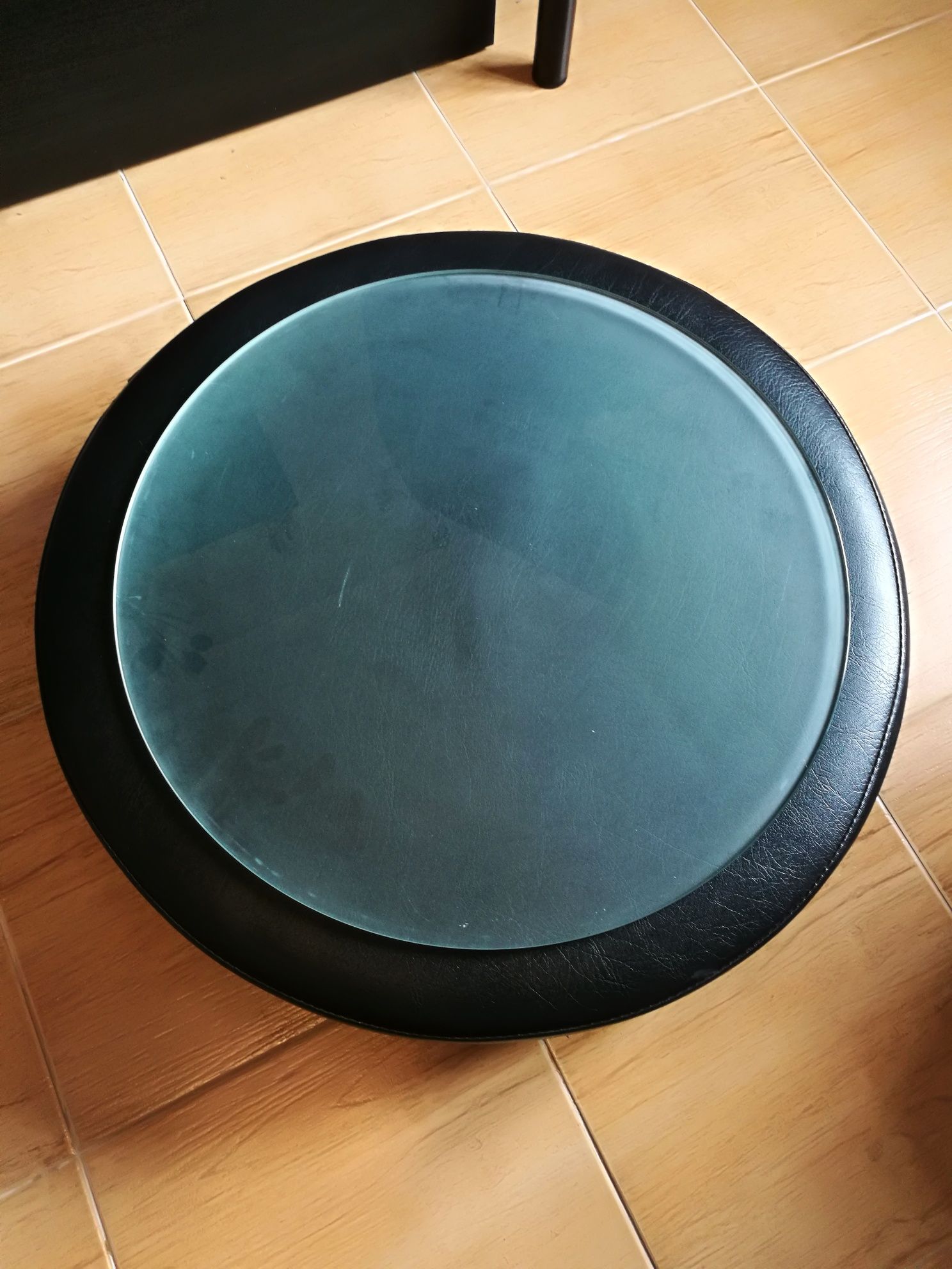 Mesa de apoio com tampo em vidro