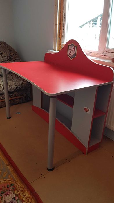 Продам комплект мебелі для хлопчика з додатковими елементами інтер'єру