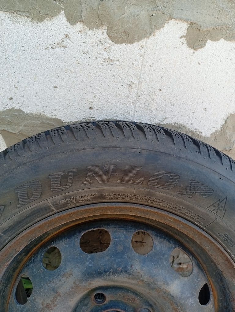 Резина зимняя DUNLOP на дисках .
