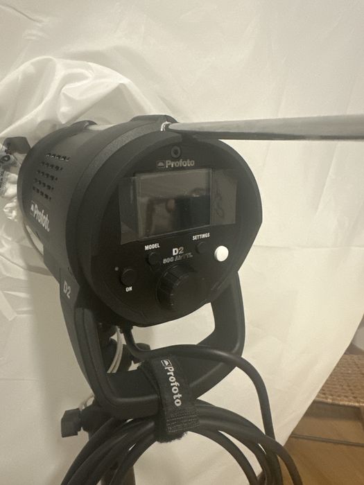 2 Flash Profoto D2 + softbox