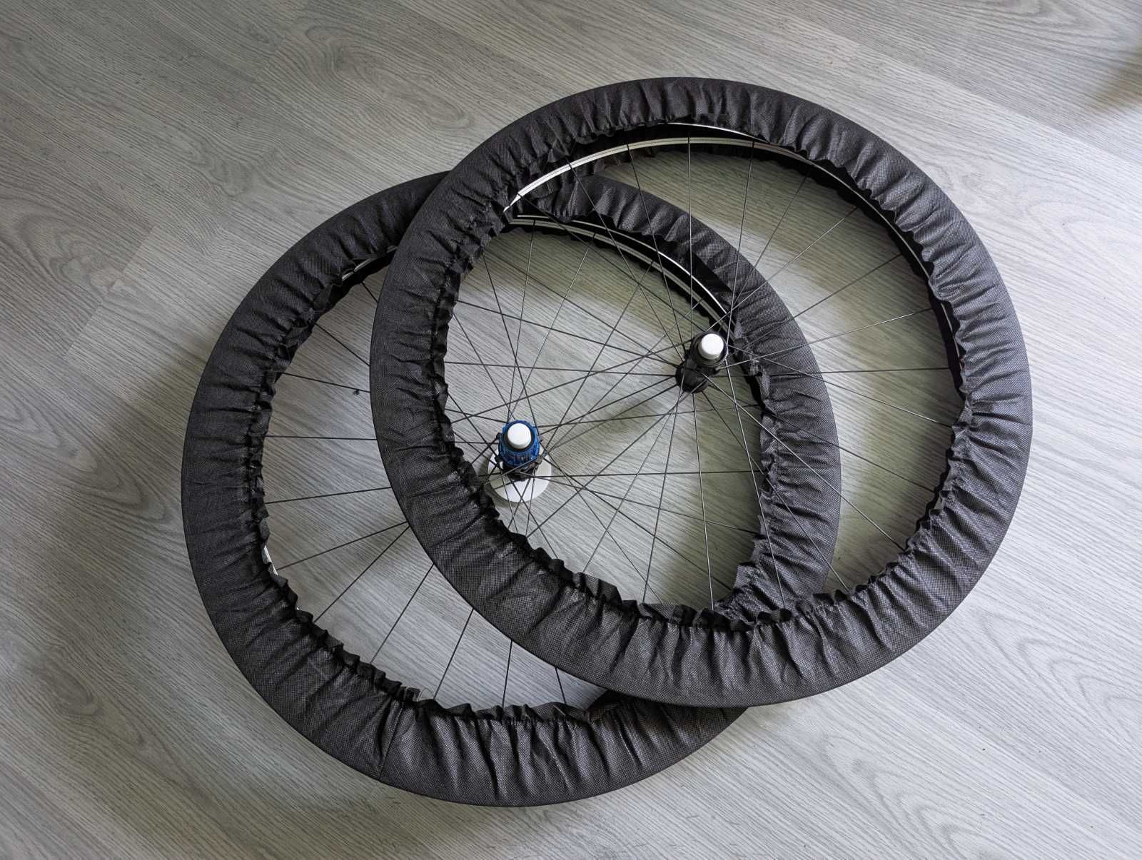 Ultralight (1200 грам!) шосейні карбонові колеса. Під дискові гальма