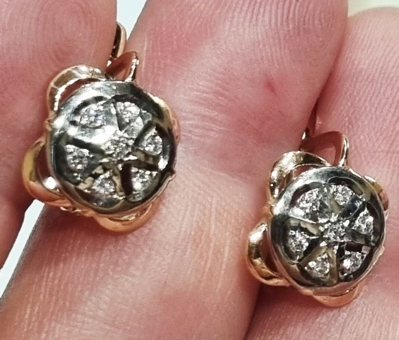 Золоті сережки з діамантами. 4,72 грм