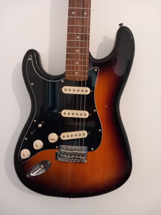 Fender Strat Squier (left handed)