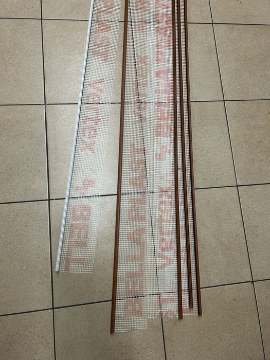 Listwa przyokienna z siatką APU PCV 2,5m