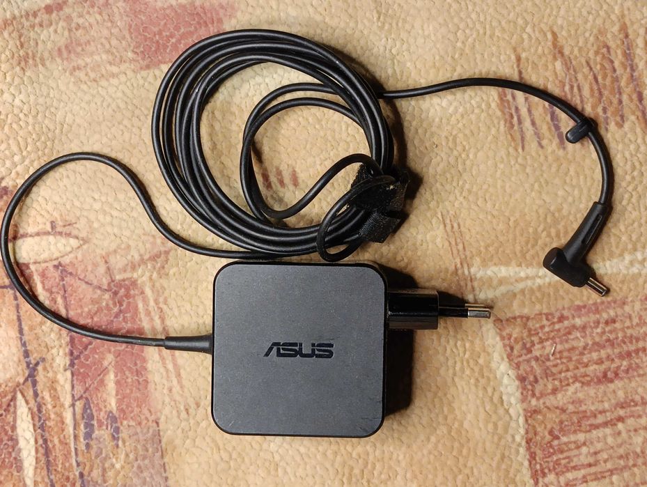 Зарядне блок живлення питания до ноутбука ASUS 19V 2.37A (4.0×1.35mm)