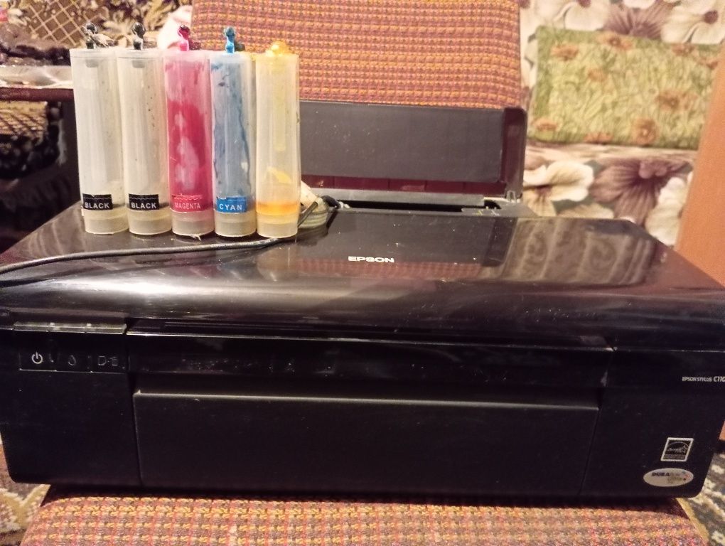 Продам принтер EPSON для друку кольорових  фотографій,ціна договірна ,