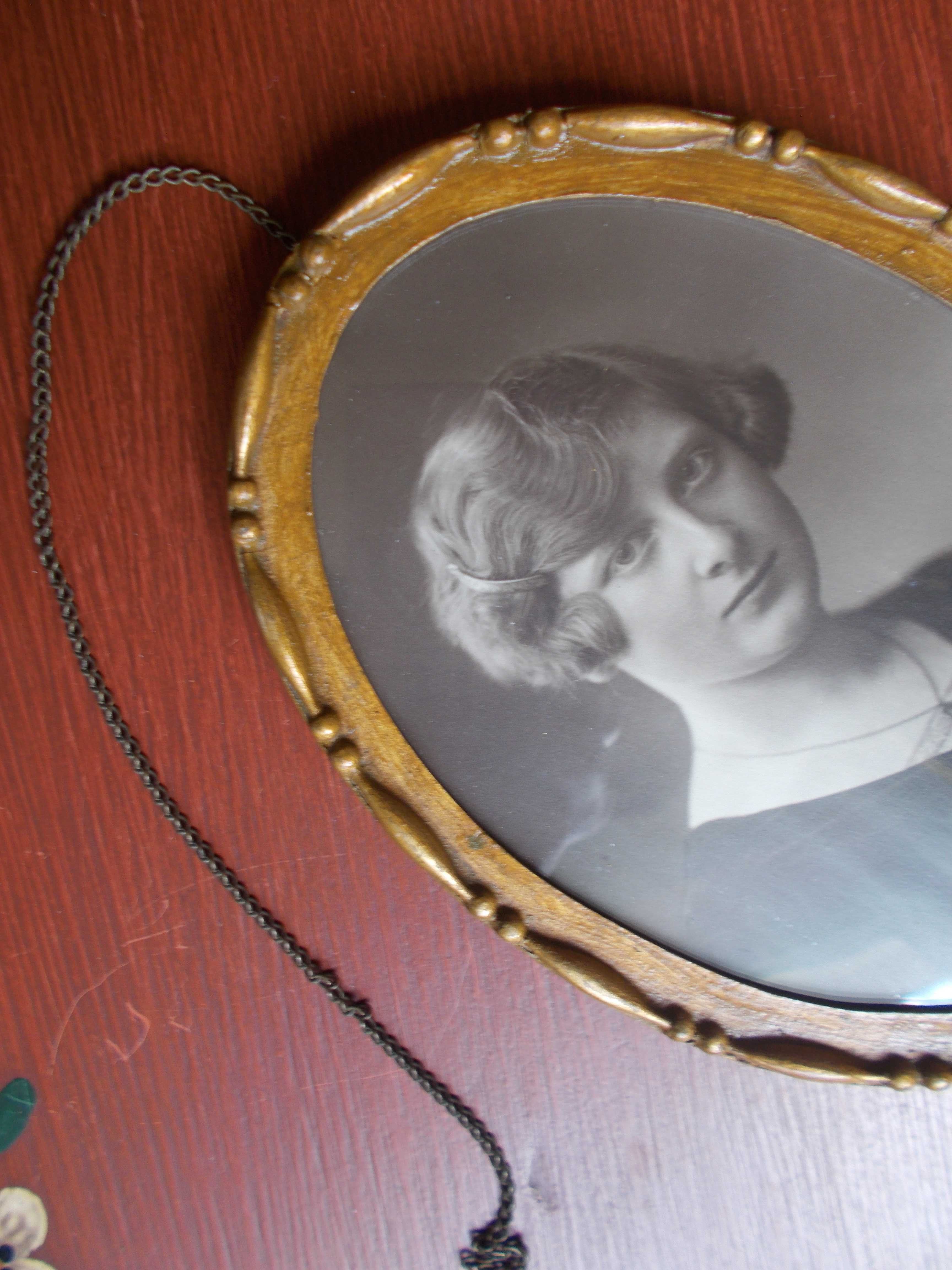 Zabytkowa ramka z zabytkową fotografią sepia