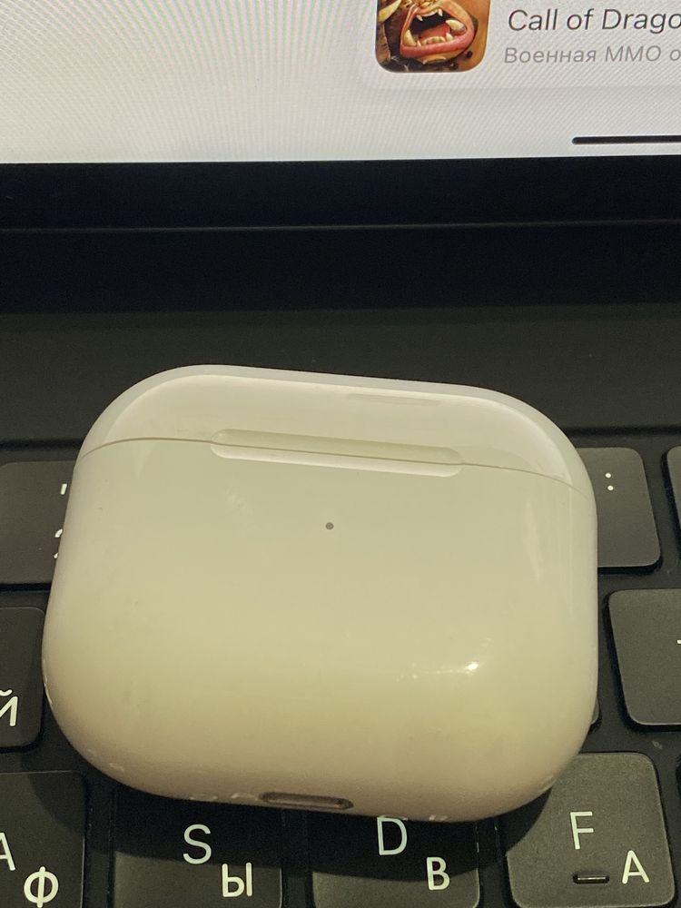 Продам кейс AirPods 3 a2565 без навушників все працює добре