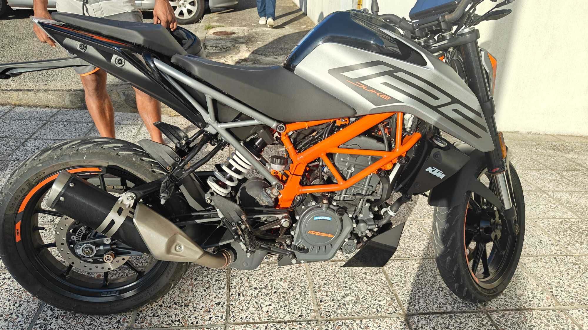 Mota KTM Duke como nova