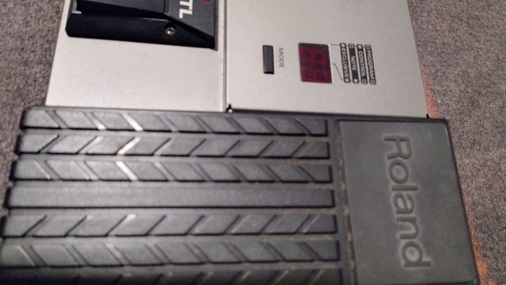 Controlador MIDI Roland FC2000