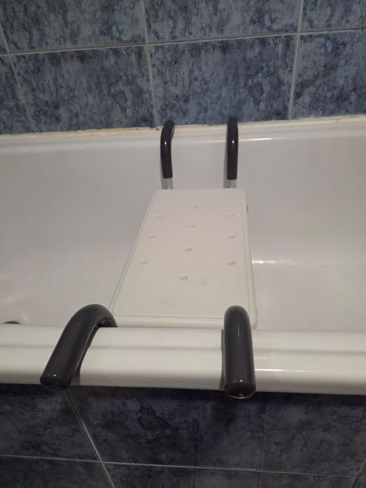 Cadeira de banho e barra de apoio
