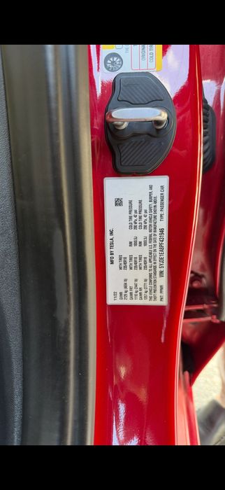 Продать тесла модель 3