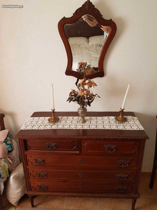 Mobília de quarto vintage em madeira maciça