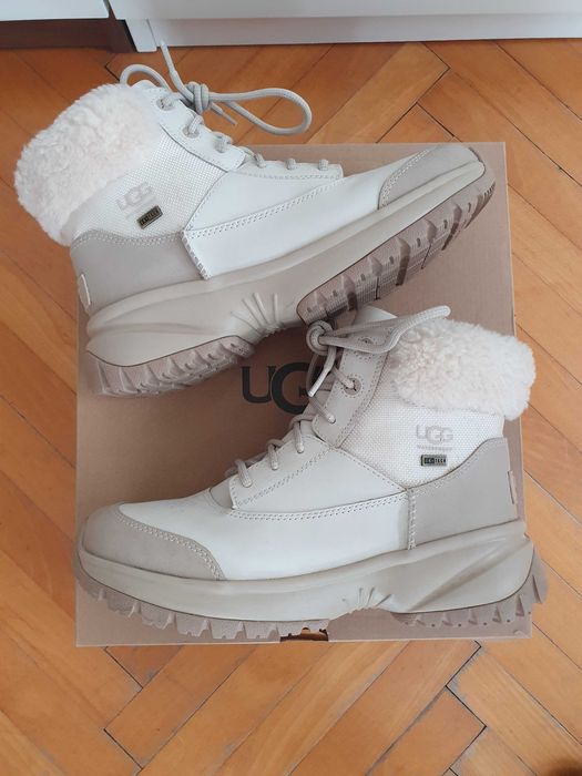 UGG W Yose Fluff V2 buty zimowe trekkingowe, rozmiar 38, beżowe