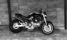 Ducati Monster 900 M900 I.E Dark Custom Zadbany