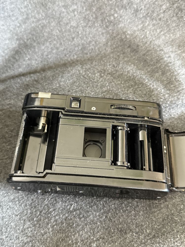 Olympus Pen E-F – półklatkowy aparat analogowy z lampą błyskową