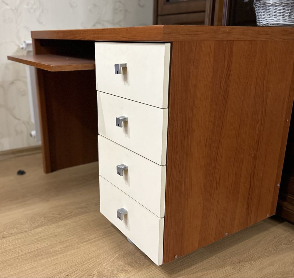 Письмовий стіл самовивіз