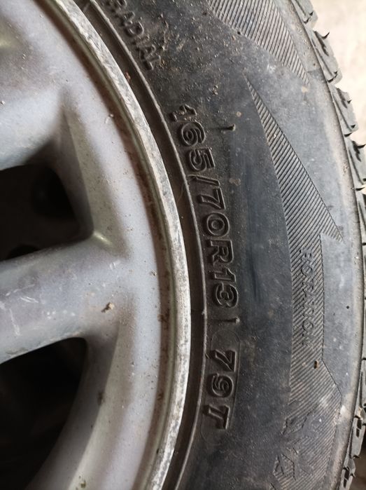 Продам зимову резину R13 з титановими дисками