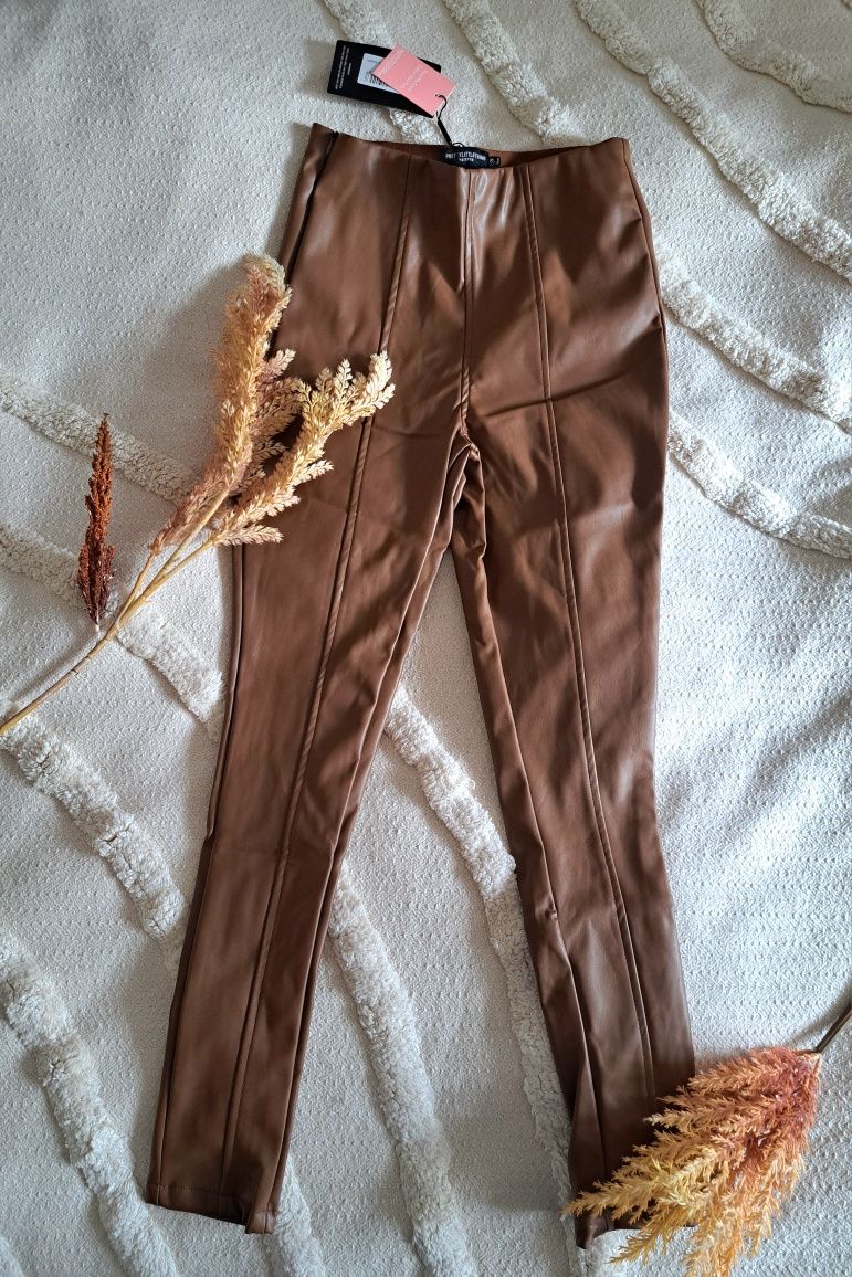 Piękne skórzane spodnie, jegginsy brązowe, rurki PrettyLittleThing 36