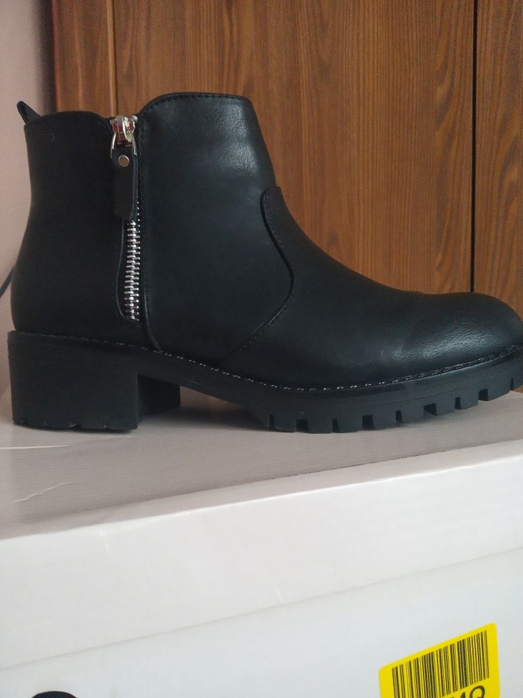 Botki na koturnie r. 37