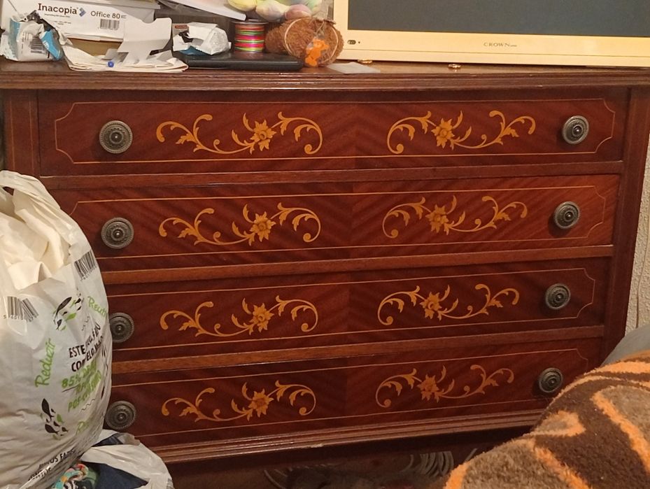 Cómoda de 4 gavetões