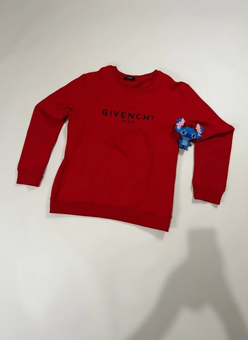 Продам червону кофту Givenchy