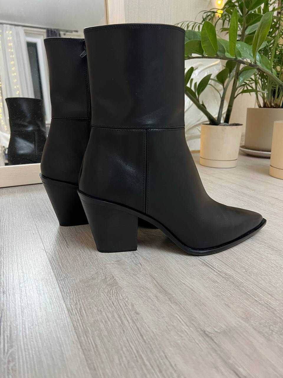 Ботинки казаки Zara (черевики)