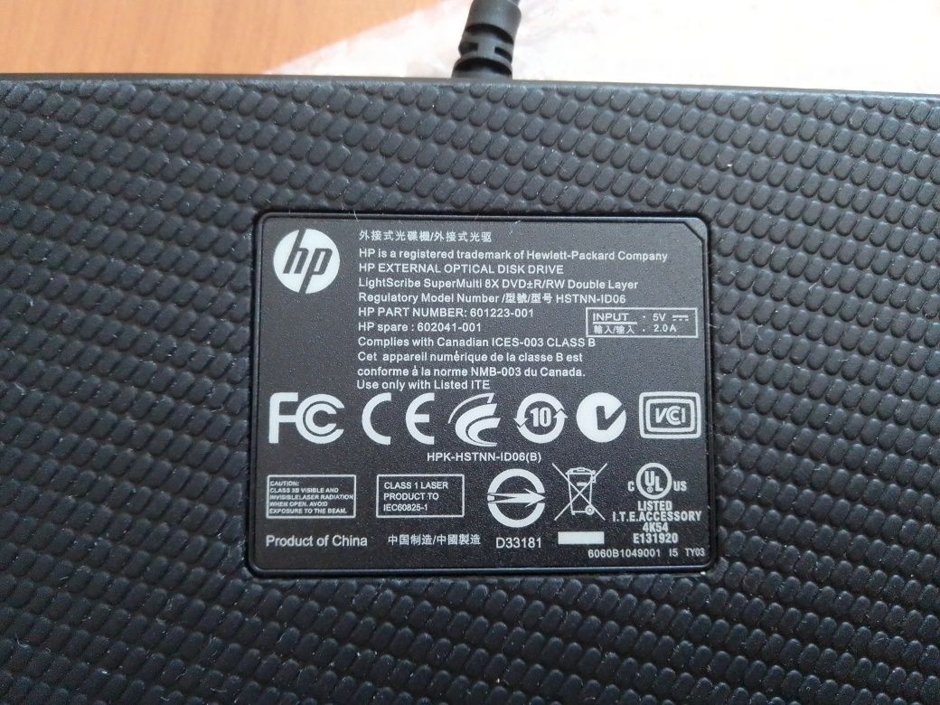 Leitor e gravador externo de CD e DVD, em estado novo, da marca HP