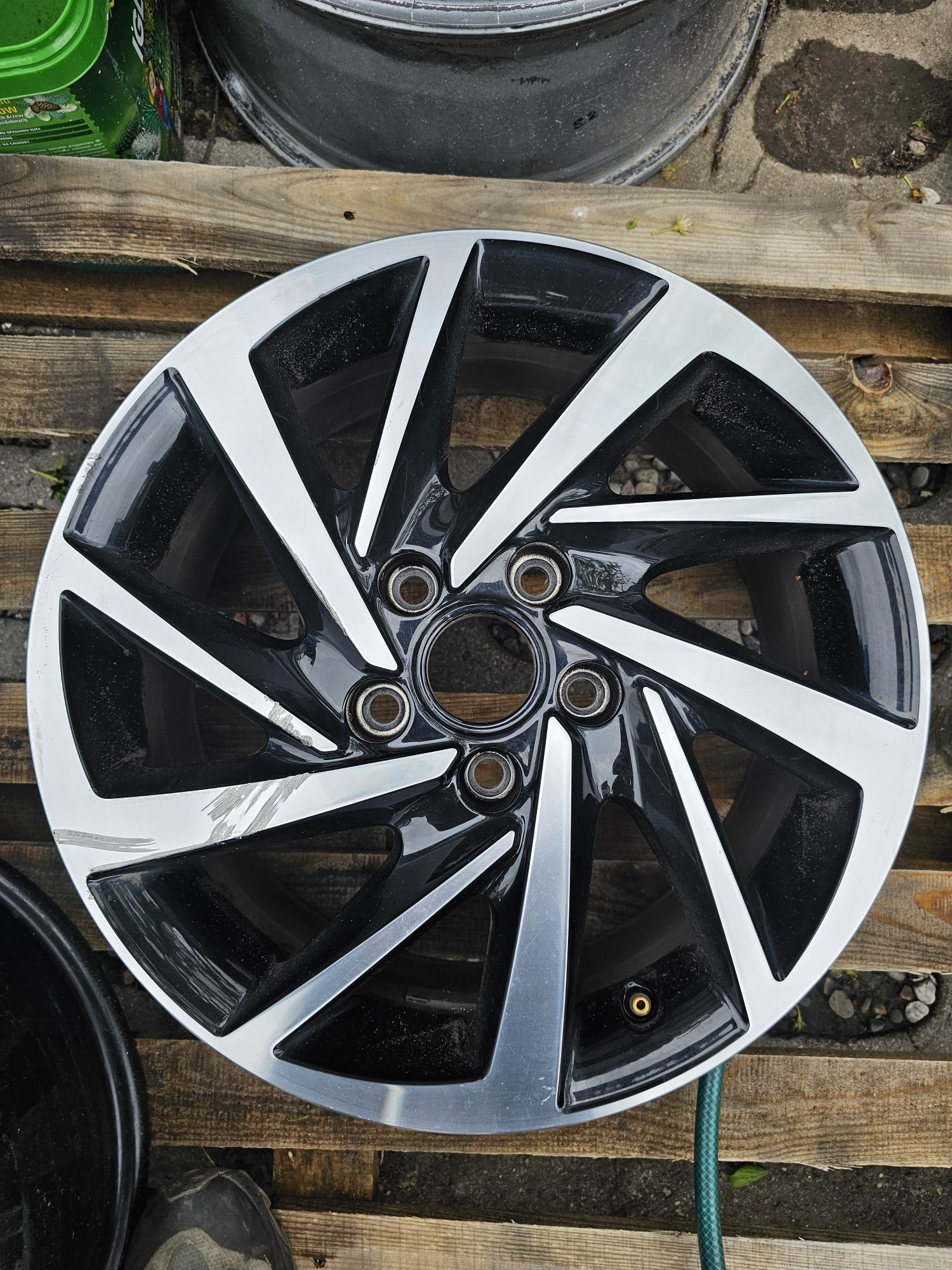 Felga 16cali 5x112 6.5j et46 oryginal Vw Golf 5G0