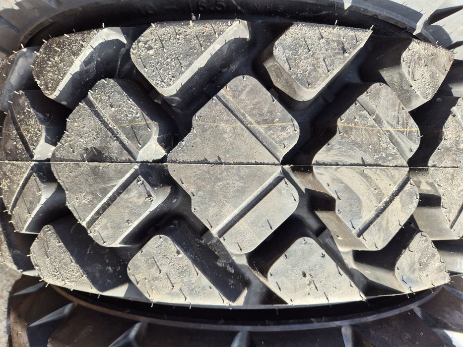 Opony 10-16.5   10r16.5