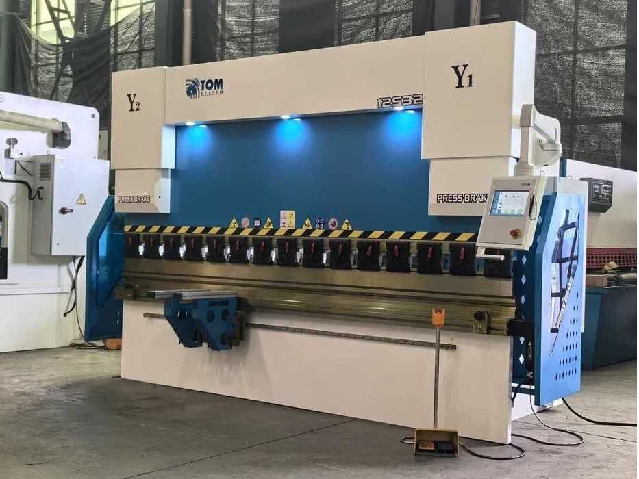 Prasa krawędziowa CNC 130T 3200mm DELEM DA-53T