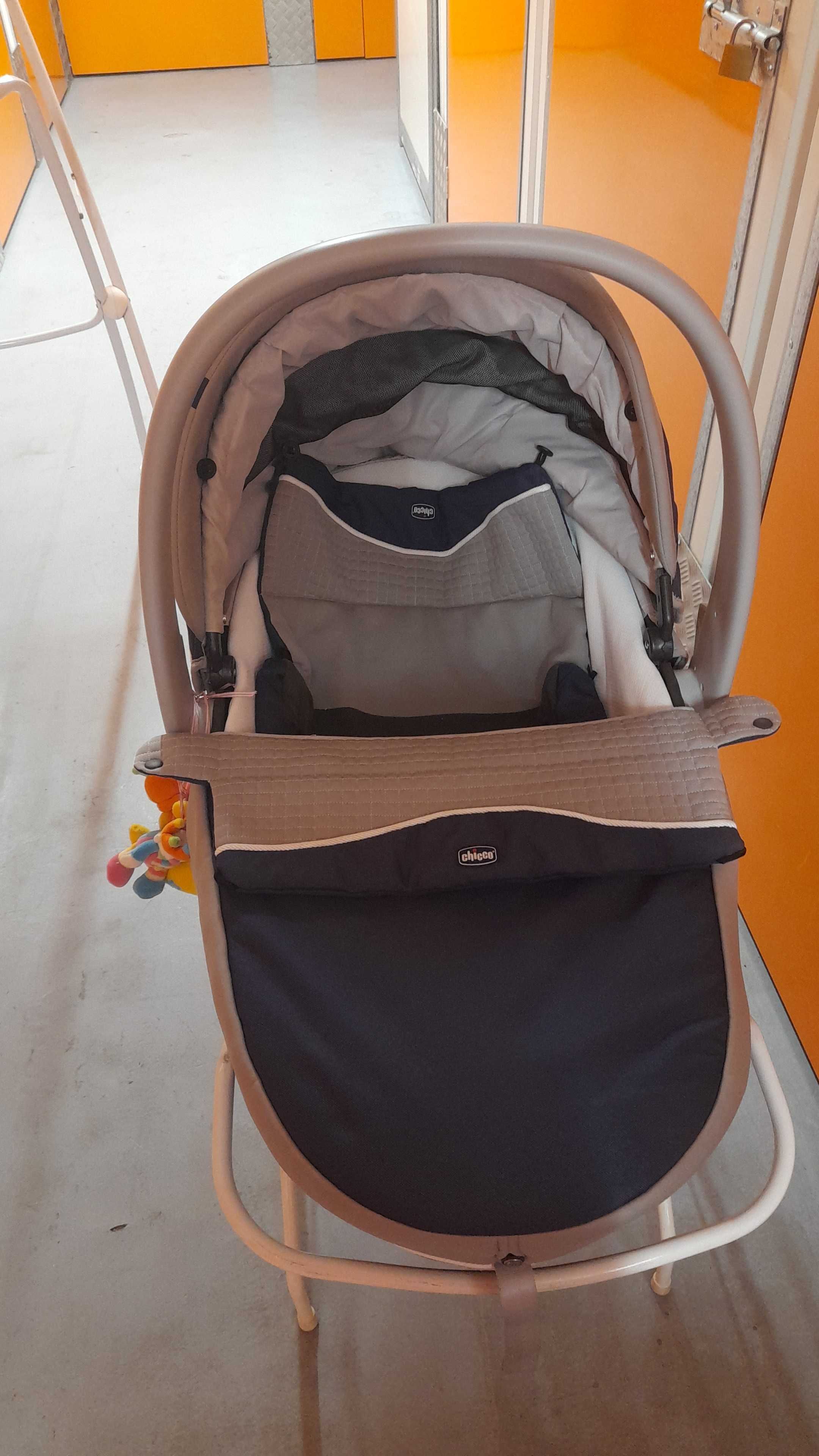 Alcofa chicco com suporte + muda fraldas de bolsa