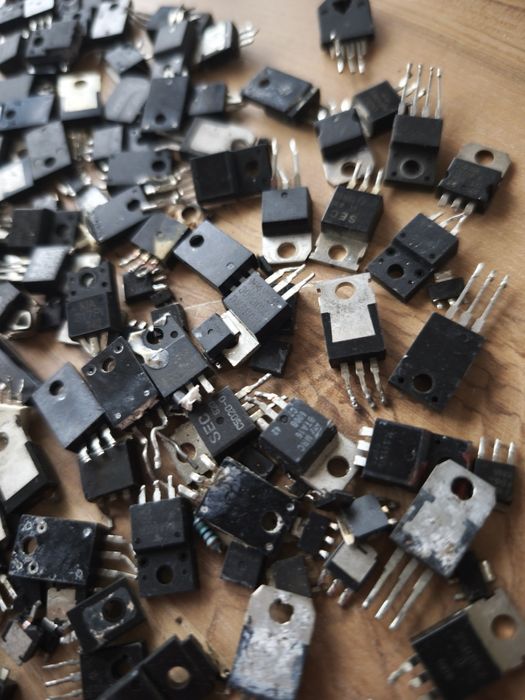 Tranzystory mocy 300 szt, 0,5kg Toshiba, SK Japan, PBYR, NEC, SEC inne
