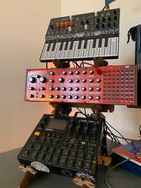 Przenośny stojak na syntezatory, tablety, kontroler MIDI i laptopy