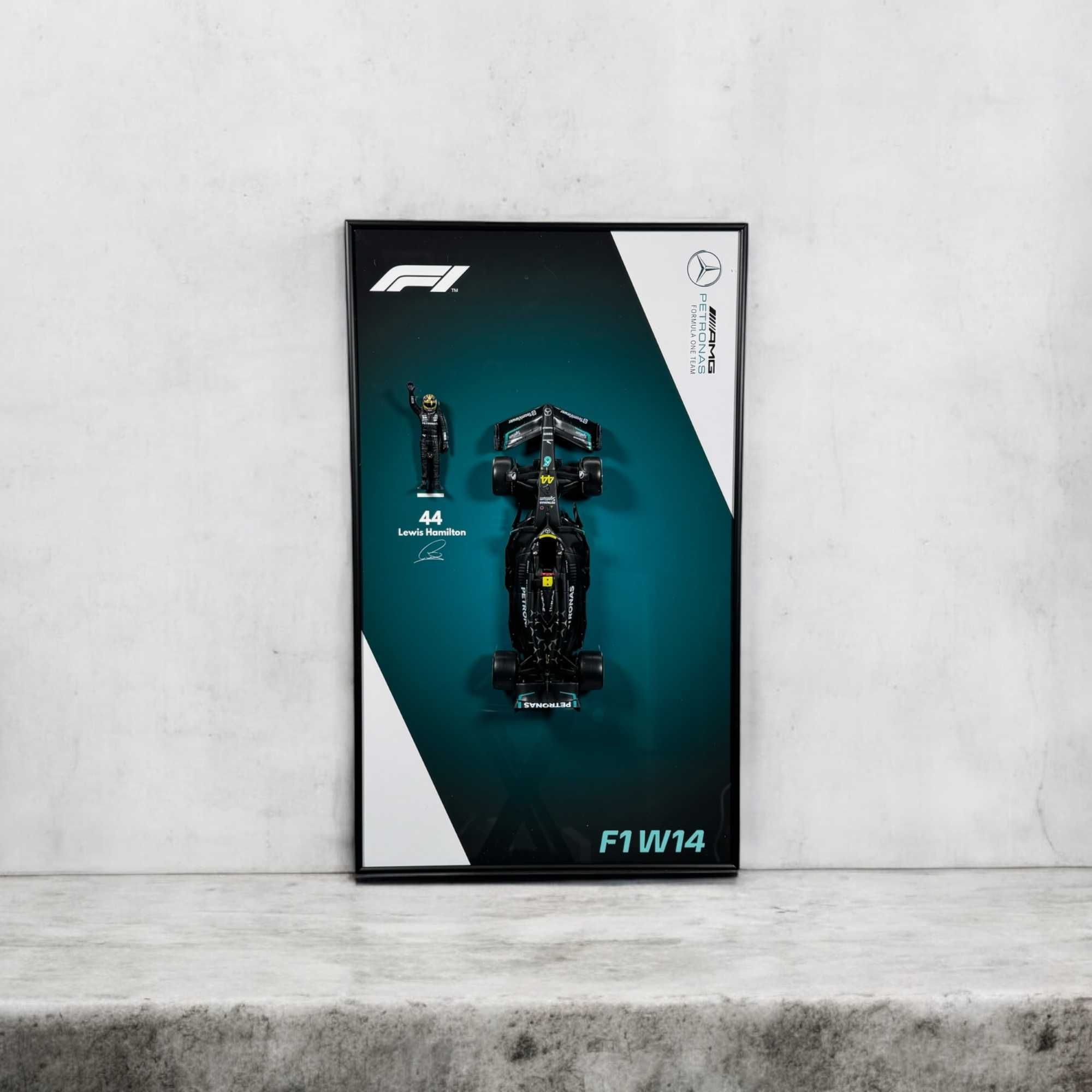 Bburago На Рамці F1 Mercedes 44 Lewis Hamilton 1/24 Маштаб AMG Модель