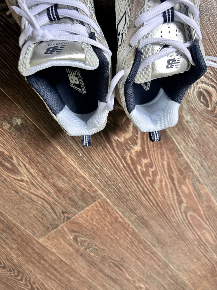 Жіночі кросівки New Balance 530