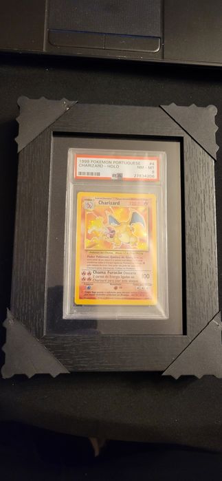 Slab Graduada PSA 8 Charizard Holo Base set PT