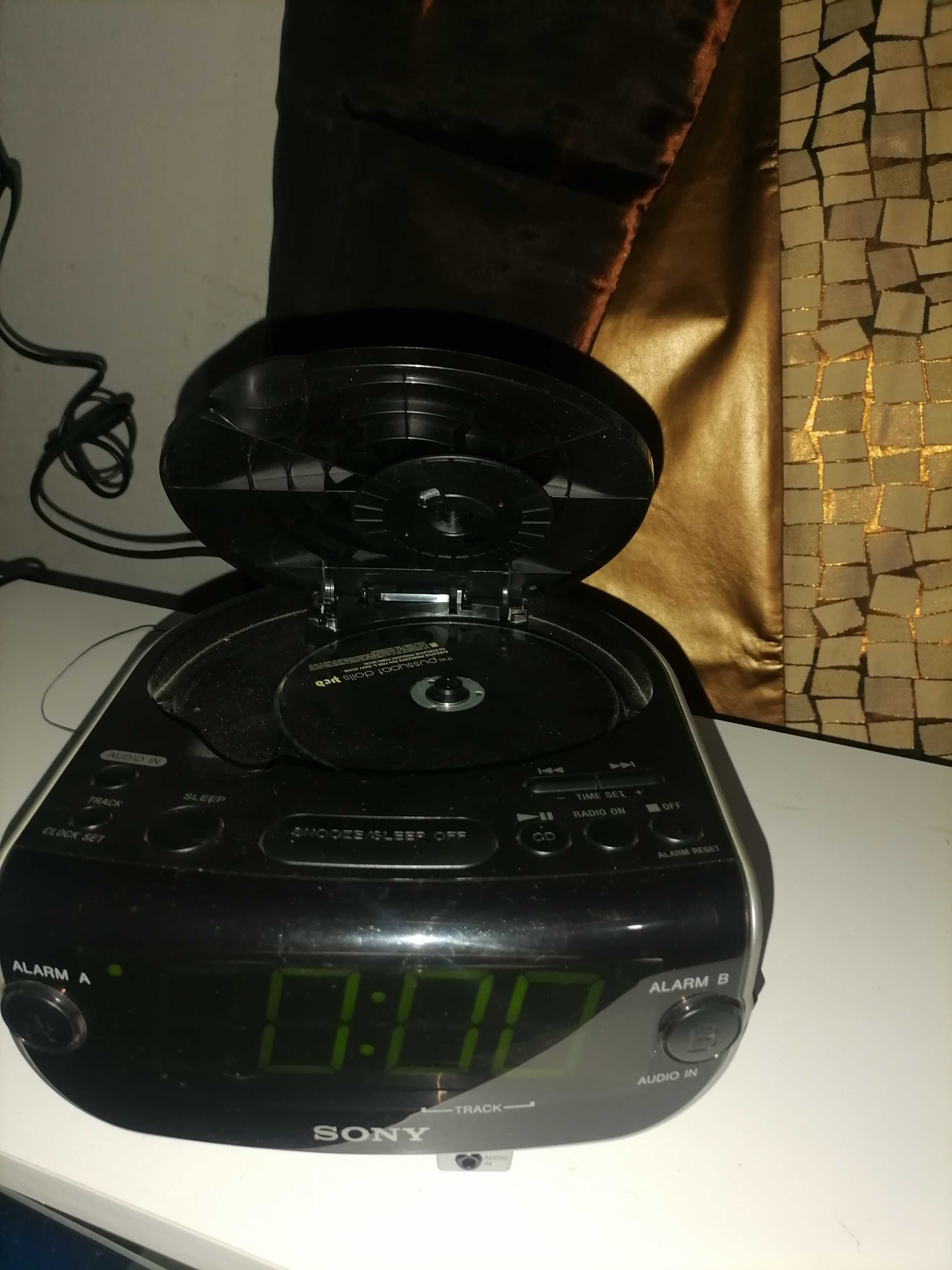 Leitor CD Radio Relógio Sony