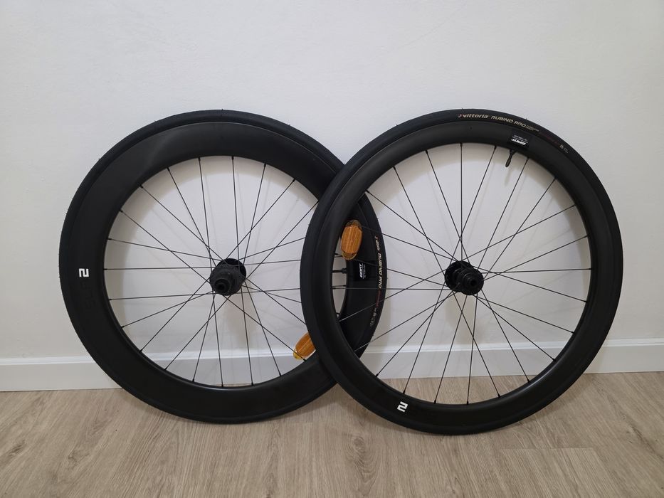 Rodas SLR2 e pneus Vittoria