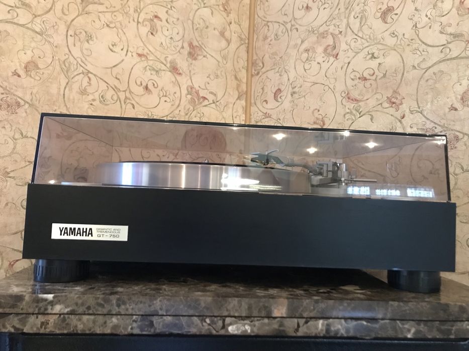 Проигрователь винила Yamaha gt750