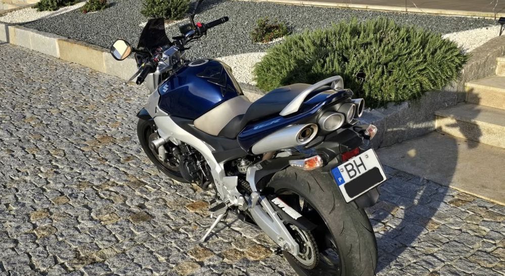 Suzuki GSR 600 ano 2006