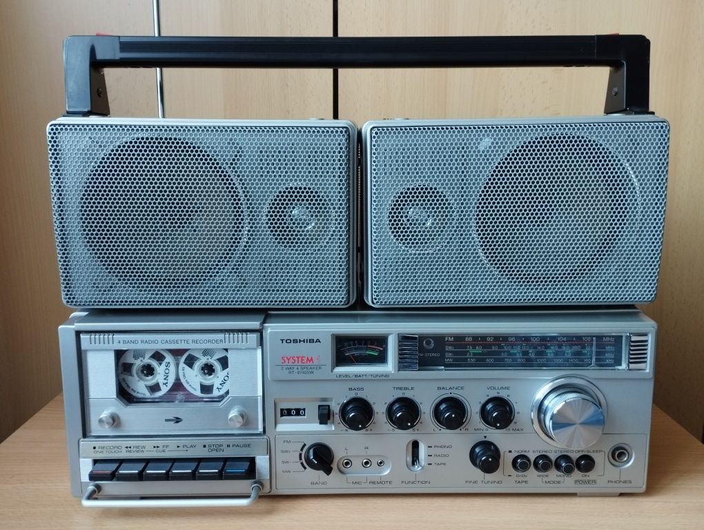 Boombox Toshiba RT-8740SW